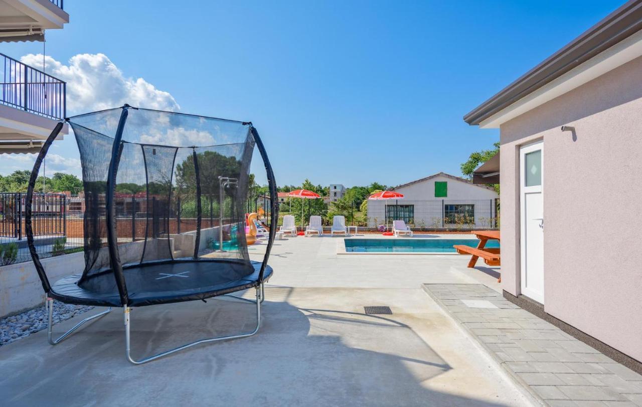 Apartmani Lucija 波雷奇 外观 照片