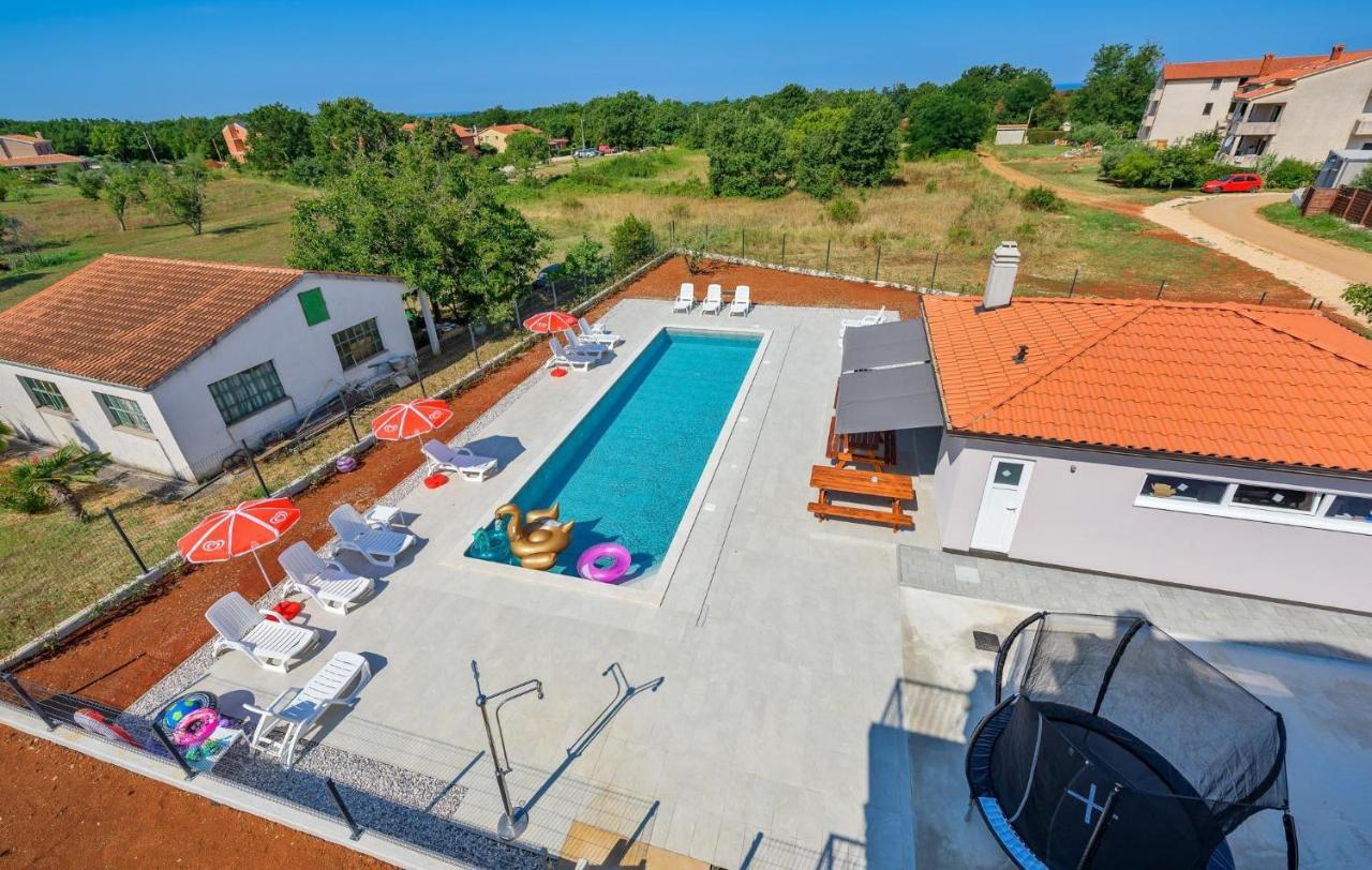 Apartmani Lucija 波雷奇 外观 照片
