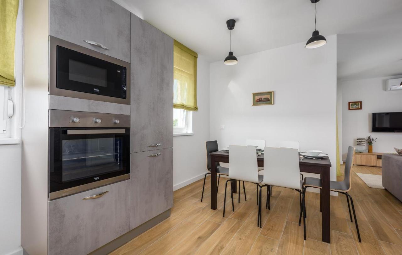 Apartmani Lucija 波雷奇 外观 照片