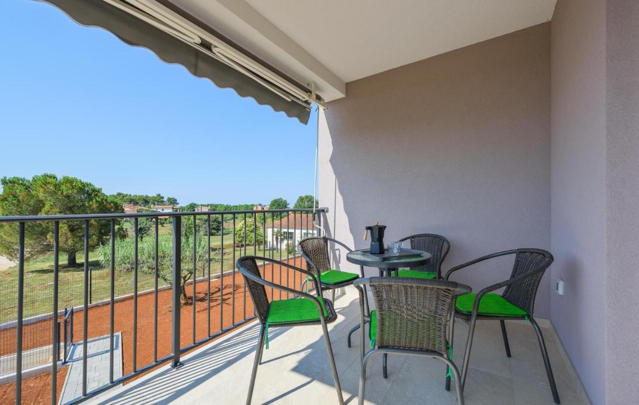 Apartmani Lucija 波雷奇 外观 照片