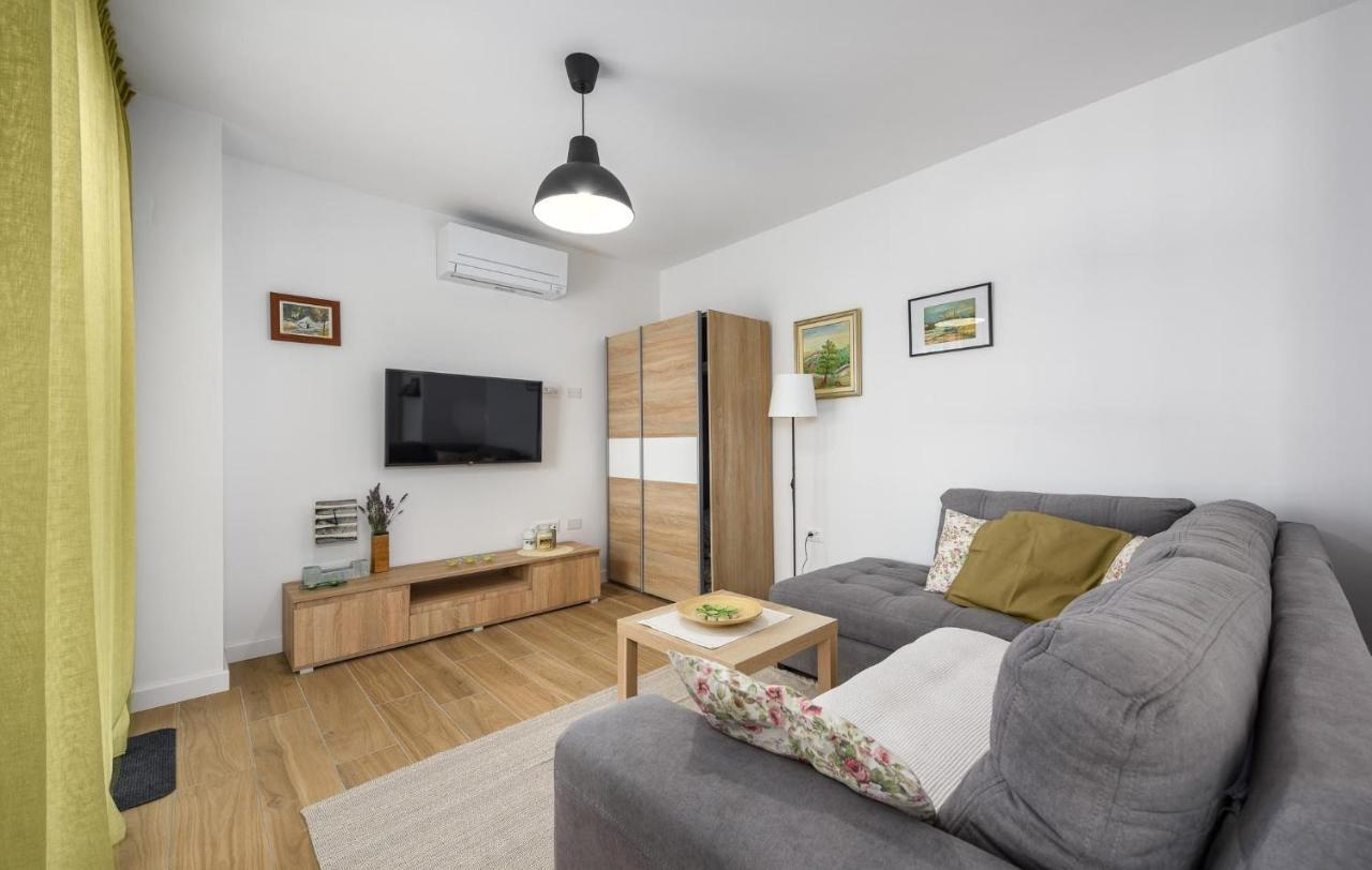Apartmani Lucija 波雷奇 外观 照片