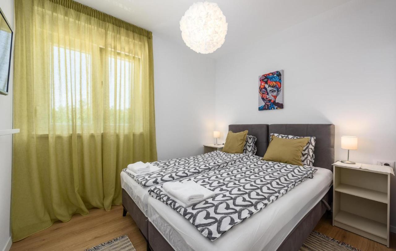 Apartmani Lucija 波雷奇 外观 照片