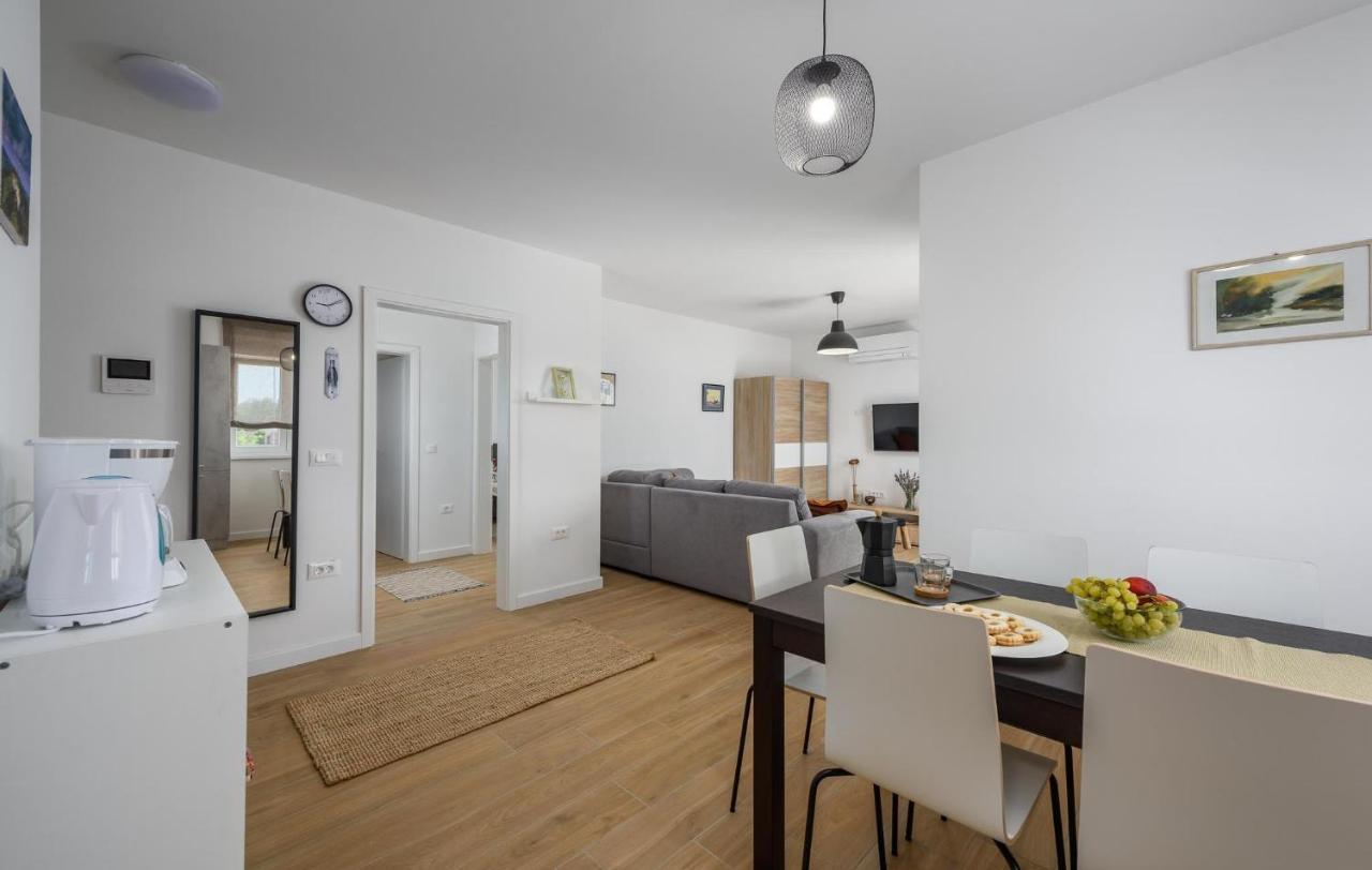 Apartmani Lucija 波雷奇 外观 照片