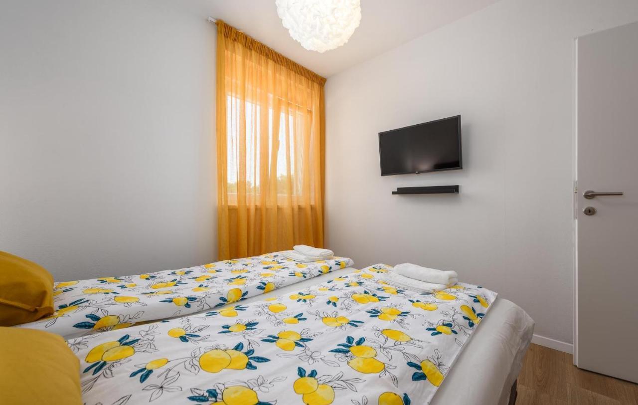Apartmani Lucija 波雷奇 外观 照片
