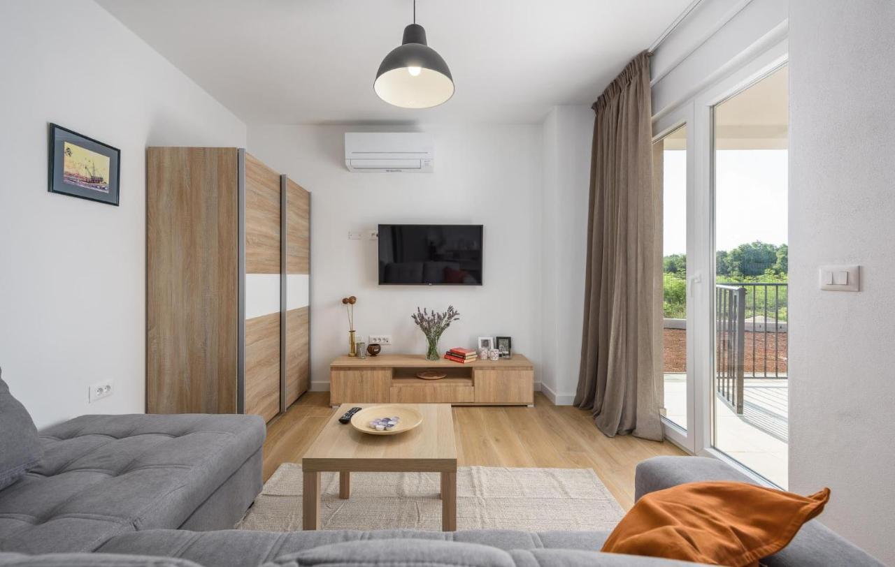 Apartmani Lucija 波雷奇 外观 照片
