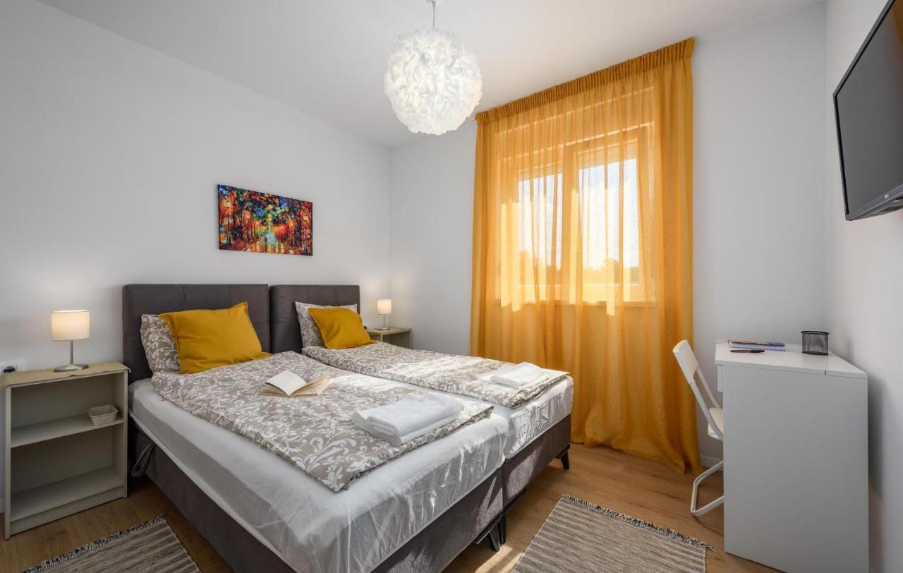 Apartmani Lucija 波雷奇 外观 照片
