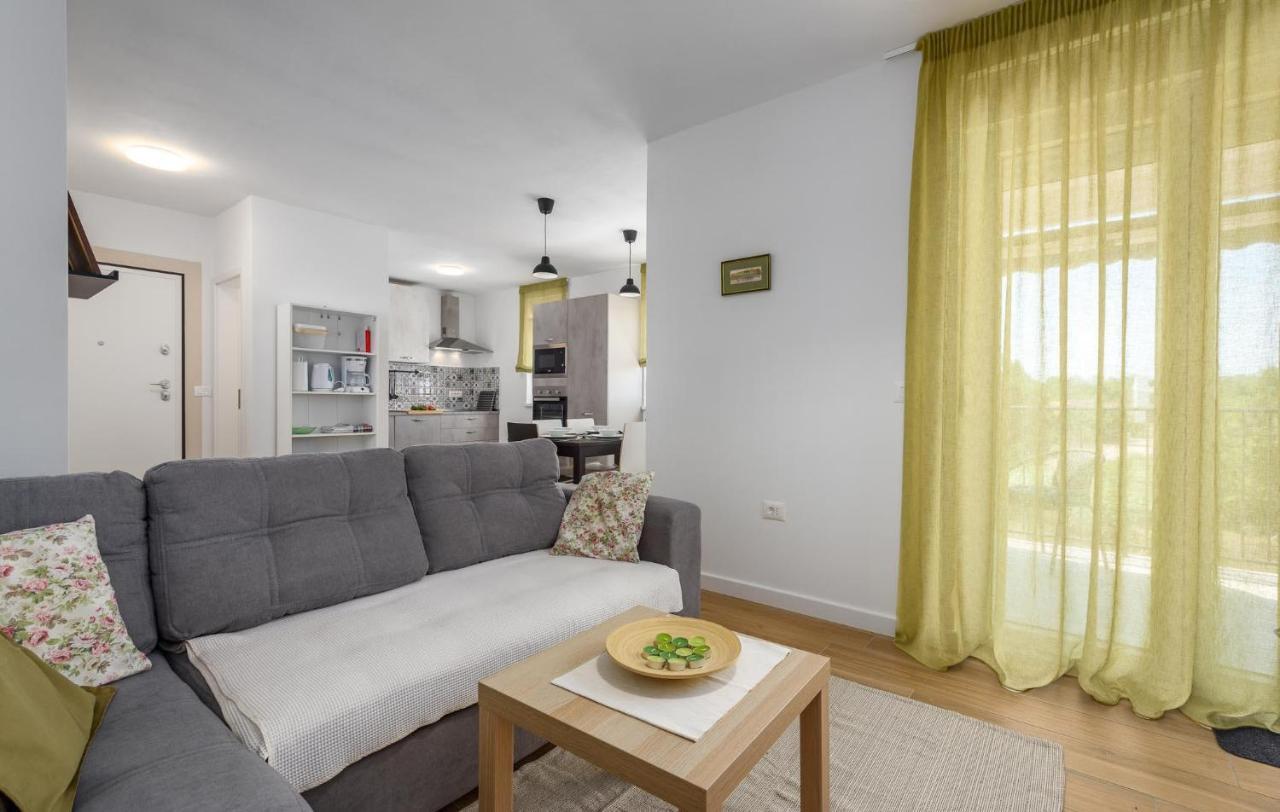 Apartmani Lucija 波雷奇 外观 照片