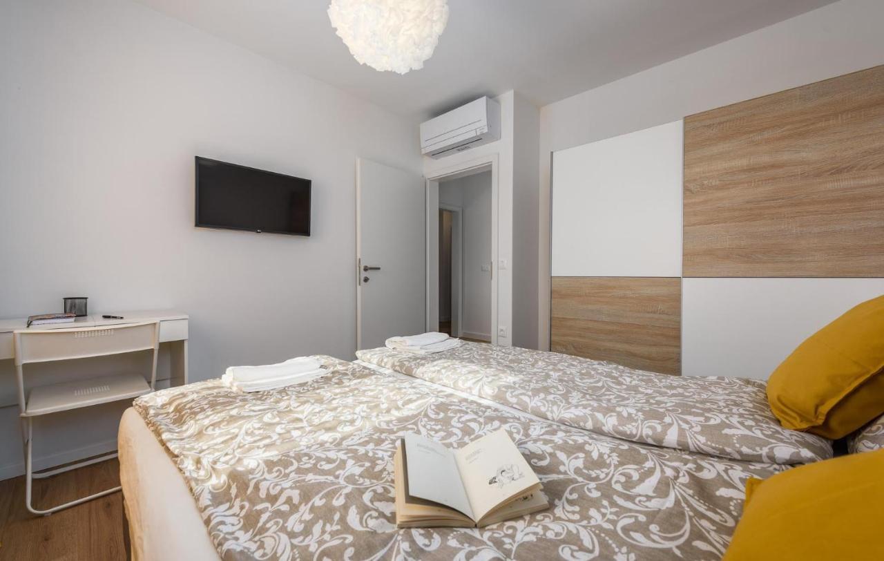 Apartmani Lucija 波雷奇 外观 照片