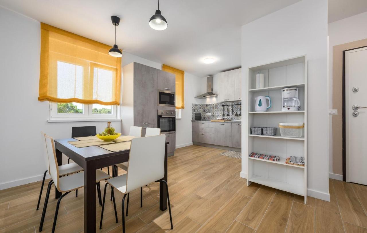 Apartmani Lucija 波雷奇 外观 照片