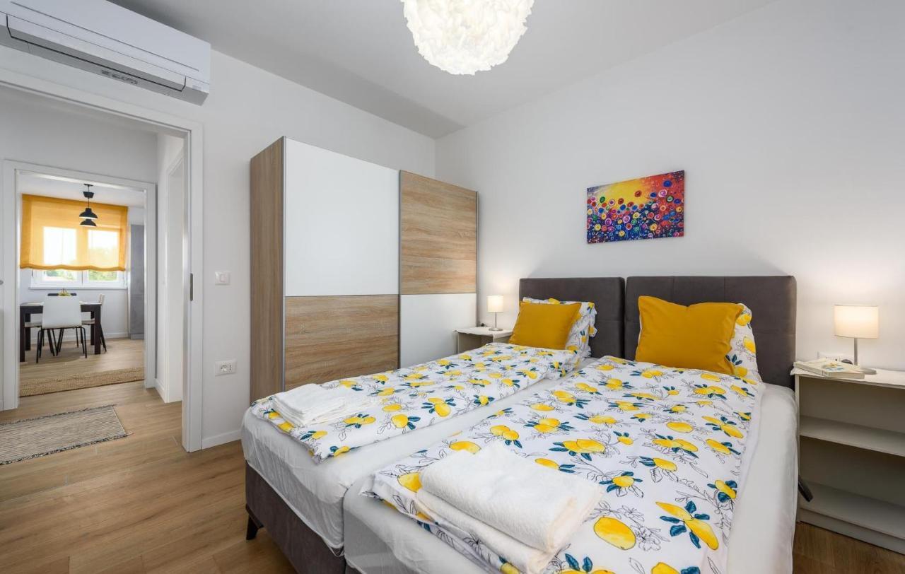 Apartmani Lucija 波雷奇 外观 照片