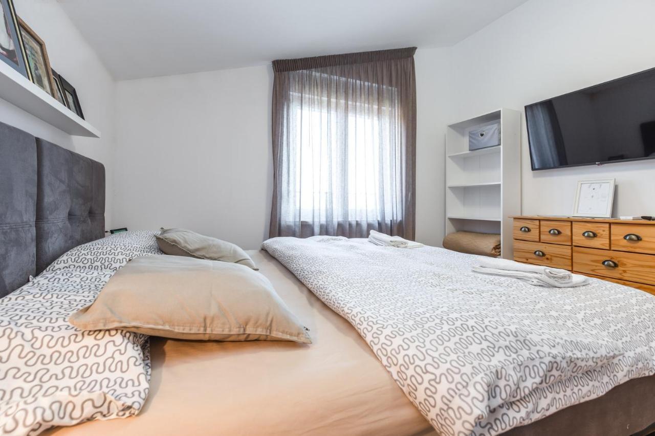 Apartmani Lucija 波雷奇 外观 照片